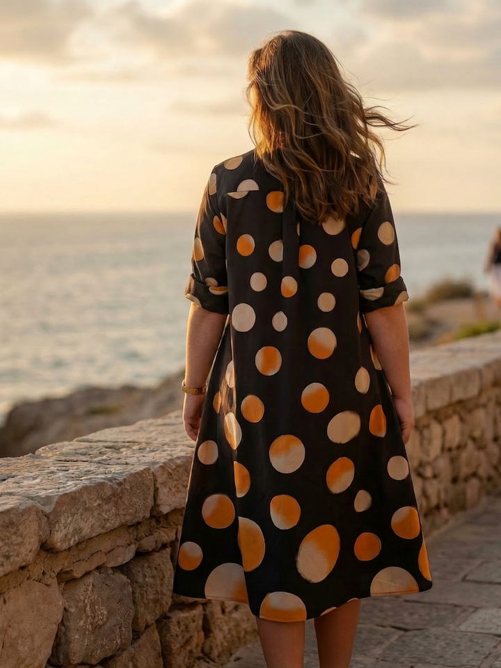 Siiri | Kontrastipilkullinen Mekko Kauluksella