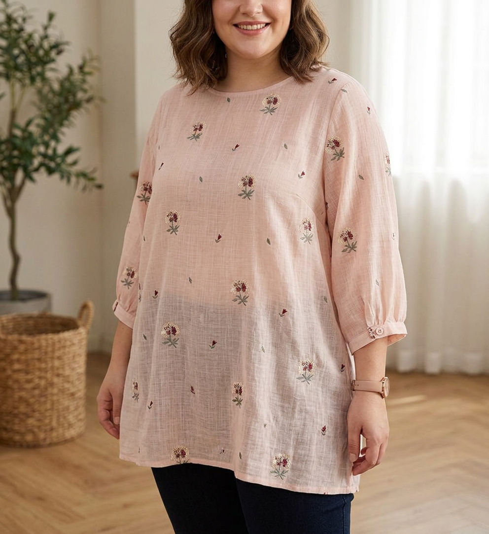 Niina | Kukkabrodeerattu Paita Rennolla Istuvuudella