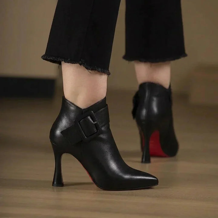 Suvi | Nilkkurit Koristesoljella Ja Muotoillulla Korolla