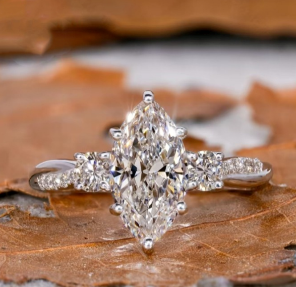 Ritva | Marquise-Kivinen Solitaire-Sormus
