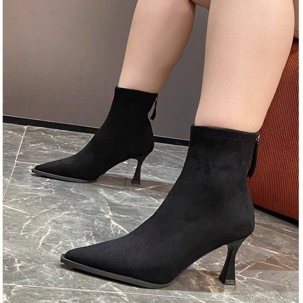 Katja | Teräväkärkiset Nilkkurit Kapealla Korolla